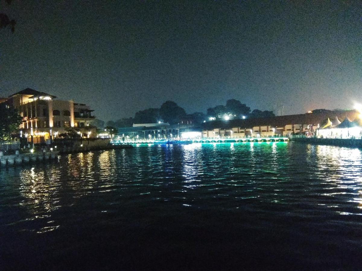 Dekota Homestay Jonker Melaka Esterno foto